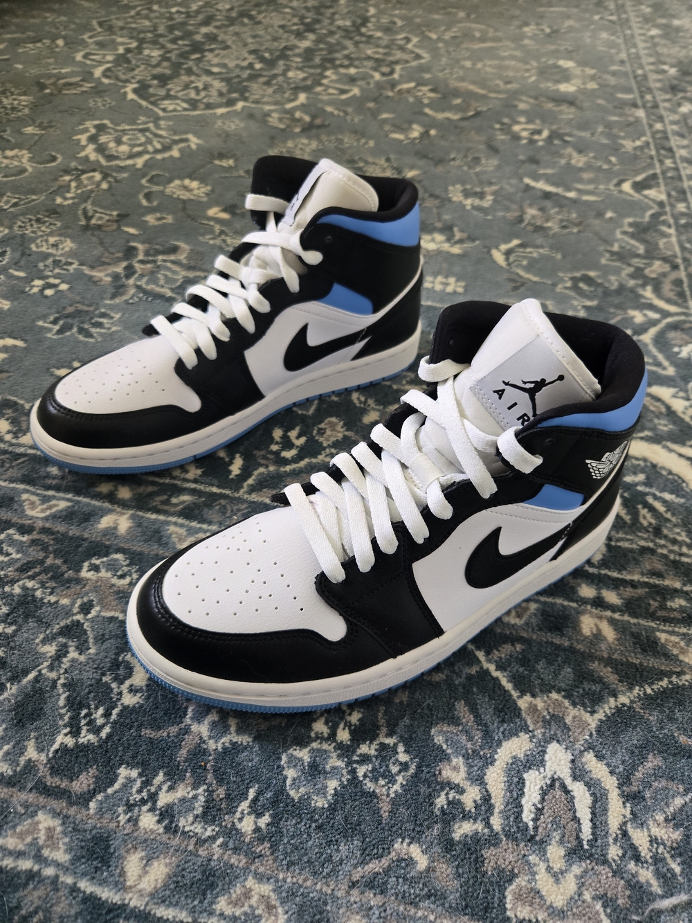 Nike Air Jordan 1 Mid - White/Black/University Blue